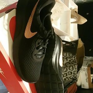 Brand New In Box Nike Women's Tanjun Running ShoeL